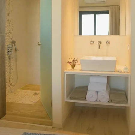 Sleeps 8 Pool Air Con Wifi Roda (Corfu)