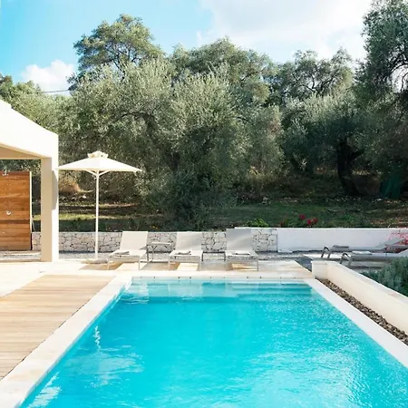 Sleeps 8 Pool Air Con Wifi Roda (Corfu)