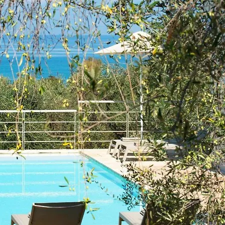 Sleeps 8 Pool Air Con Wifi Villa