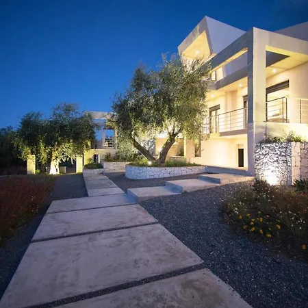 Villa Sleeps 8 Pool Air Con Wifi