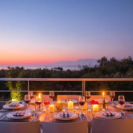 Sleeps 8 Pool Air Con Wifi * Roda (Corfu)