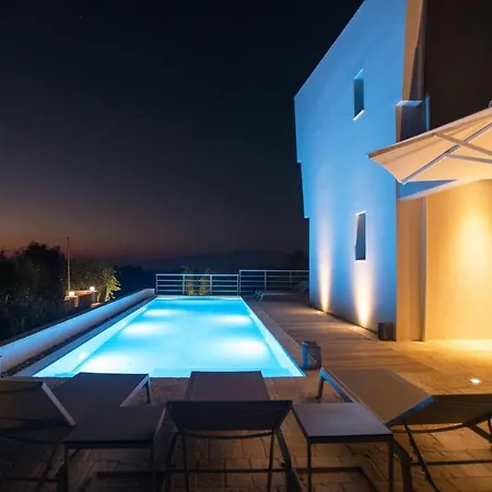 Sleeps 8 Pool Air Con Wifi Villa