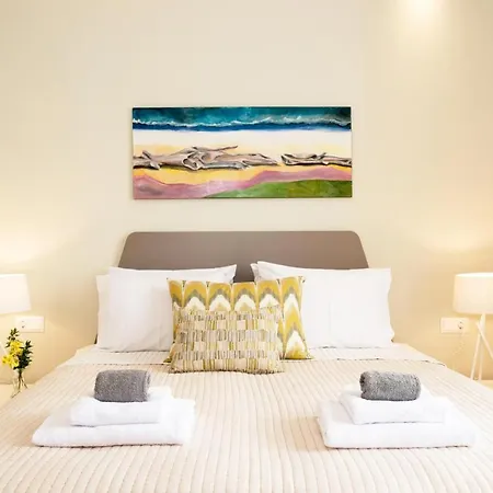 Villa Sleeps 8 Pool Air Con Wifi *