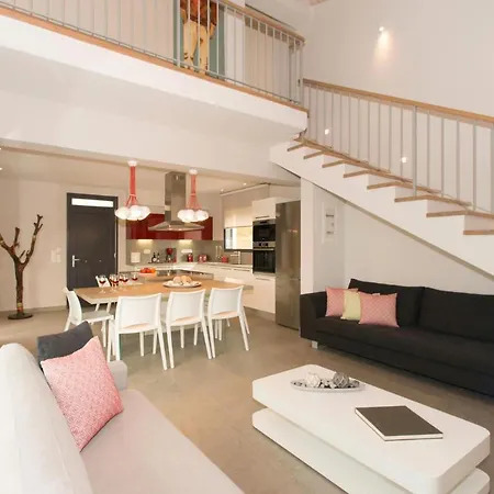 Sleeps 8 Pool Air Con Wifi Villa