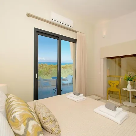 Villa Sleeps 8 Pool Air Con Wifi
