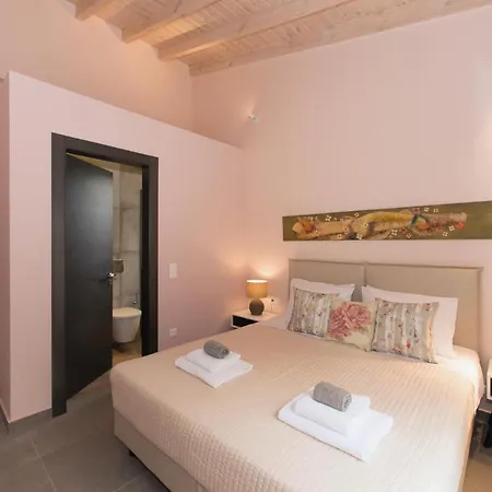 Villa Sleeps 8 Pool Air Con Wifi
